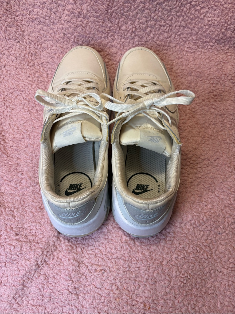 Nike Women’s Air Max Low-Top Sneakers in Pale Beige and Metallic Silver - Picture 5 of 8